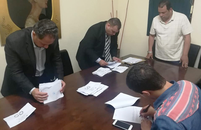 بدء عمليات فرز الأصوات فى الاستفتاء على الدستور