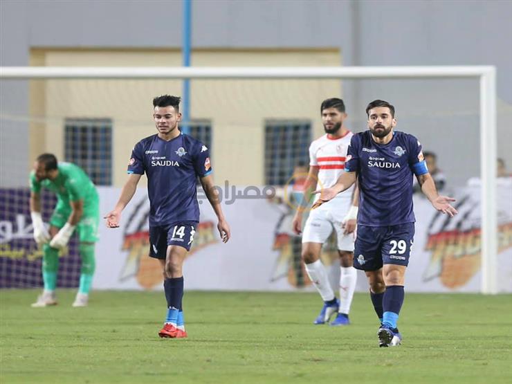 جانب من مباراة الذهاب  بيراميدز والزمالك 