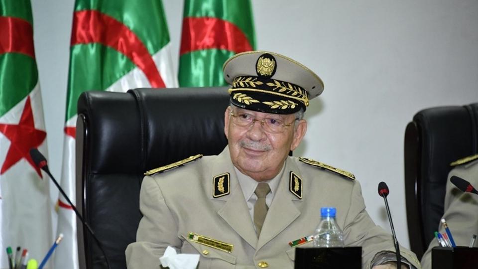 الفريق أحمد قايد صالح نائب وزير الدفاع الجزائري الفريق أحمد قايد صالح نائب وزير الدفاع الجزائري