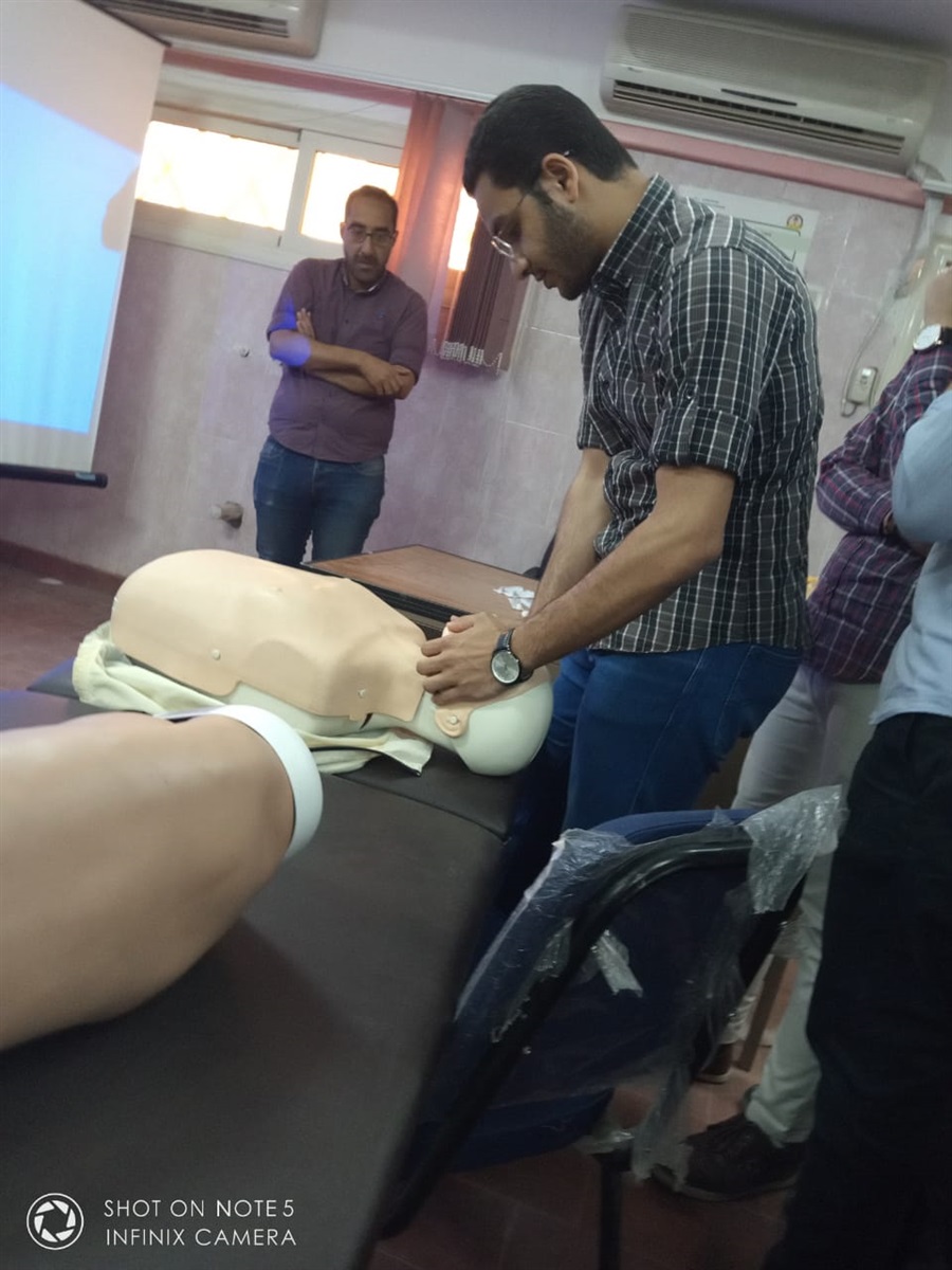 دورات تدريبية للطلاب وأطباء الامتياز بجامعة سوهاج دورات تدريبية للطلاب وأطباء الامتياز بجامعة سوهاج