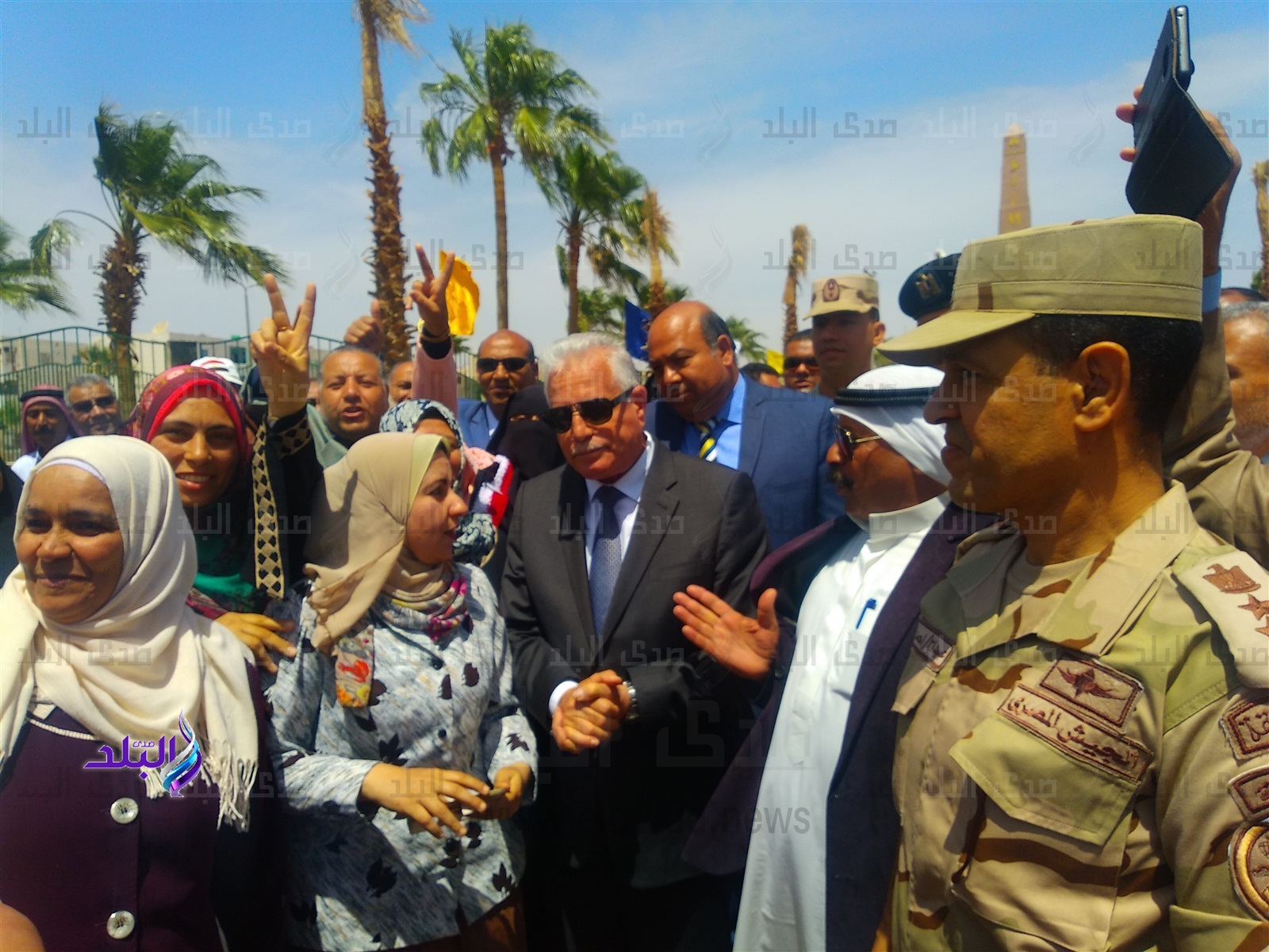 فودة " يضع اكليل من الزهور على النصب التذكارى للشهداء فودة " يضع اكليل من الزهور على النصب التذكارى للشهداء