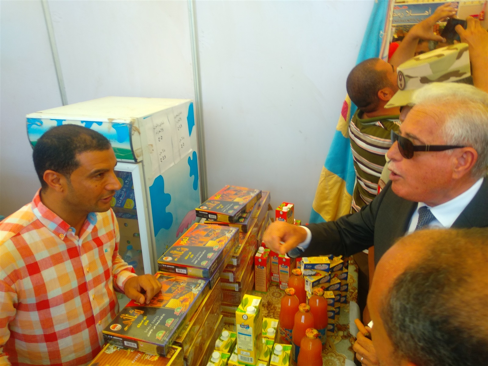 فودة " يفتتح معرض ". اهلا رمضان " بطور سيناء ويشيد بالاسعار