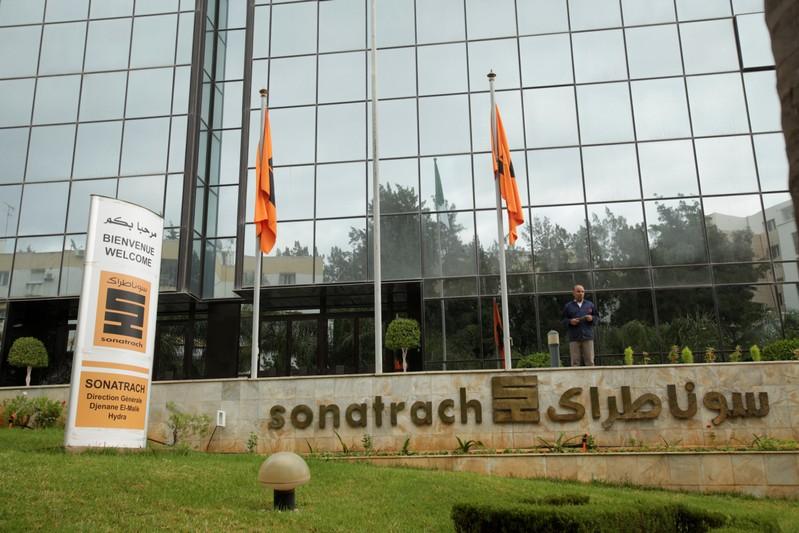  الجزائر لن تمدد اتفاقا لمبادلة النفط بمنتجات مكررة مع فيتول