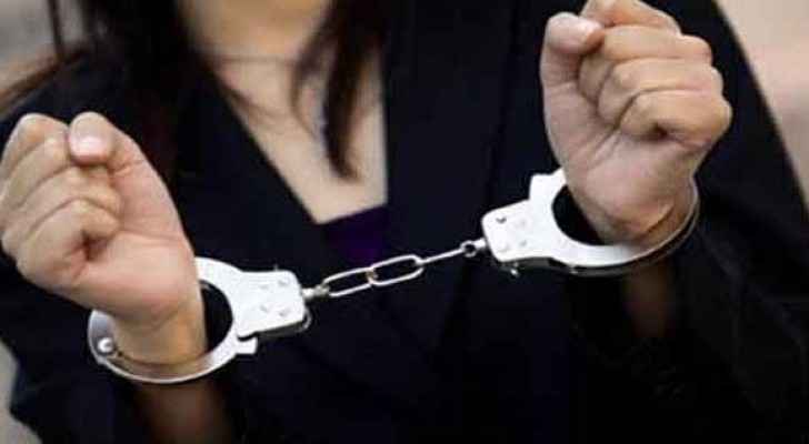 حبس ربة منزل