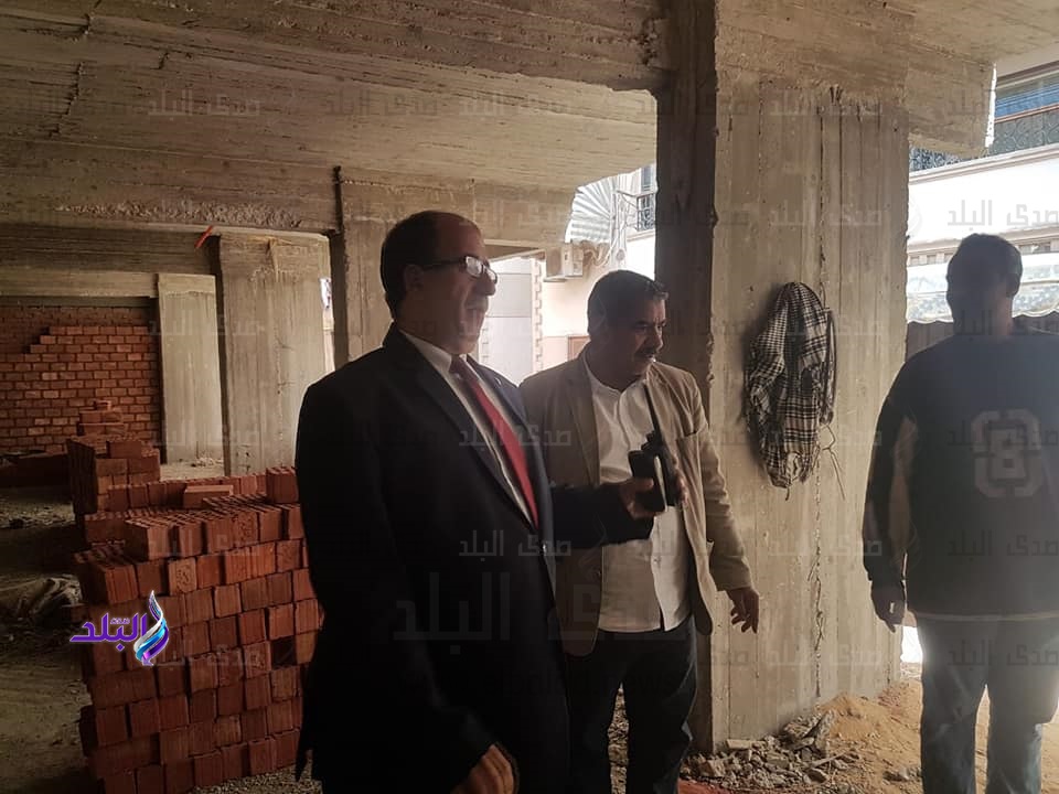 رئيس حي الزيتون خلال جولته الميدانية رئيس حي الزيتون خلال جولته الميدانية