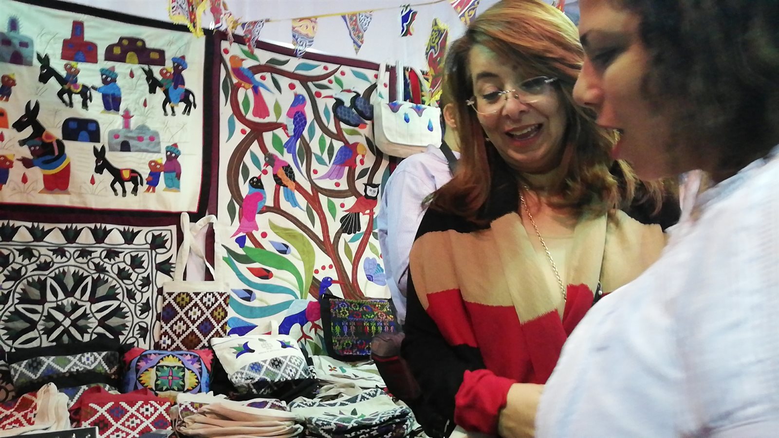 وزيرة التضامن تفتتح معرض ديارنا للمشغولات اليدوية بالغردقة