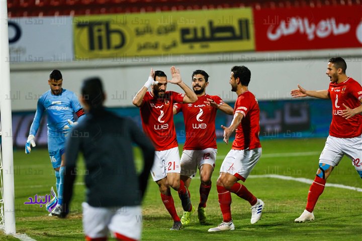 فرحة لاعب الاهلي عقب هدف علي معلول الثاني أمام المصري 