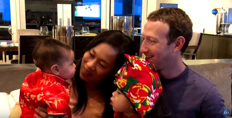 مخترع فيسبوك وأسرته 