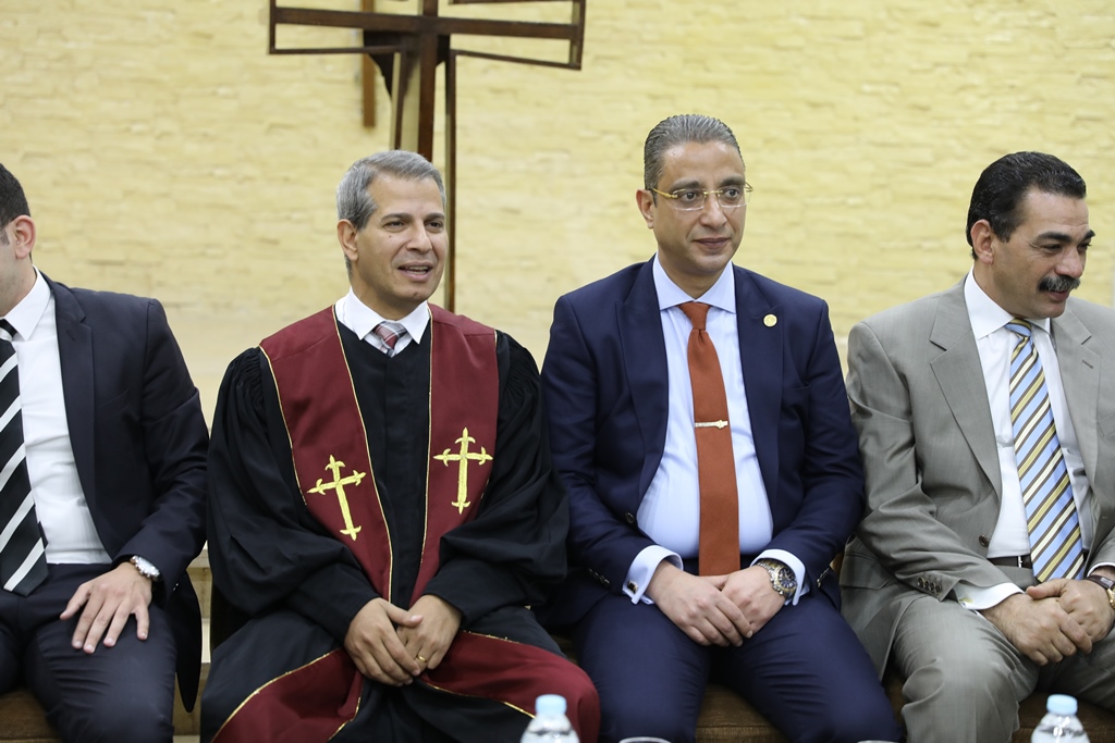 محافظ سوهاج ومدير الأمن يقدمان التهنئة لمطارنة المحافظة بعيد