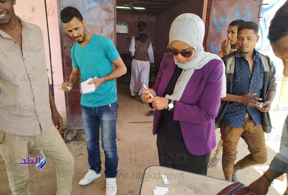 فحص 21 عينة دم و مسح لمقاومة اليرقات بقرية الشيخ مصطفي بإدفو