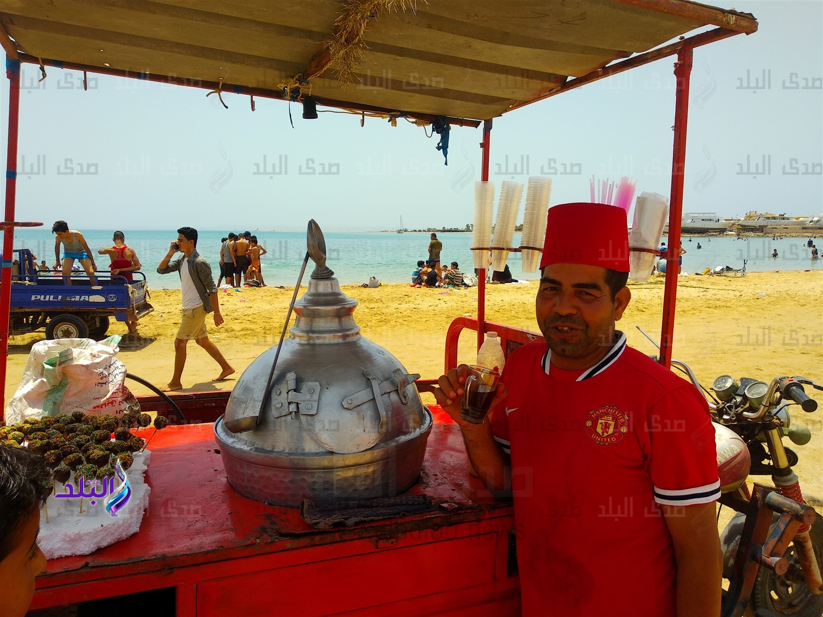 انتشار الباعة الجائلين على شواطئ طور سيناء فى شم النسيم