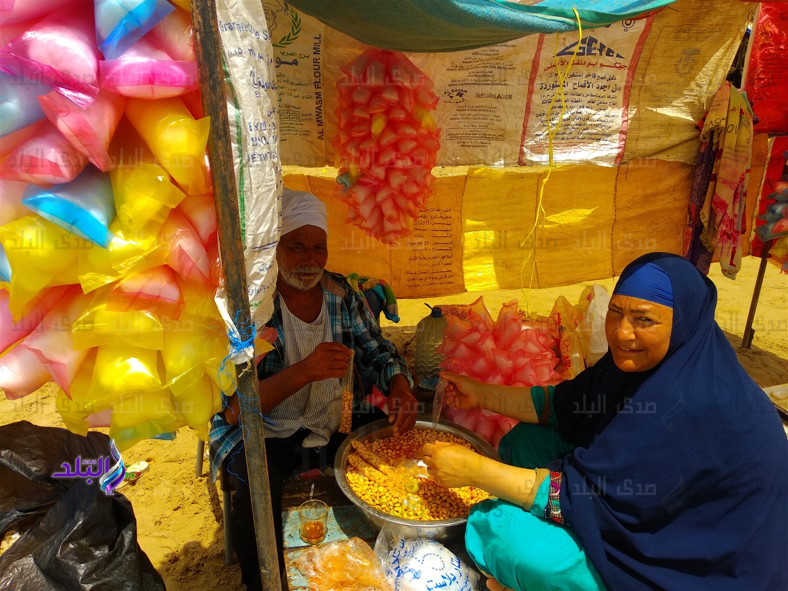 بائع غزل البنات وزوجته