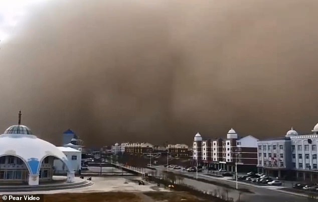 عاصفة رملية  عاصفة رملية