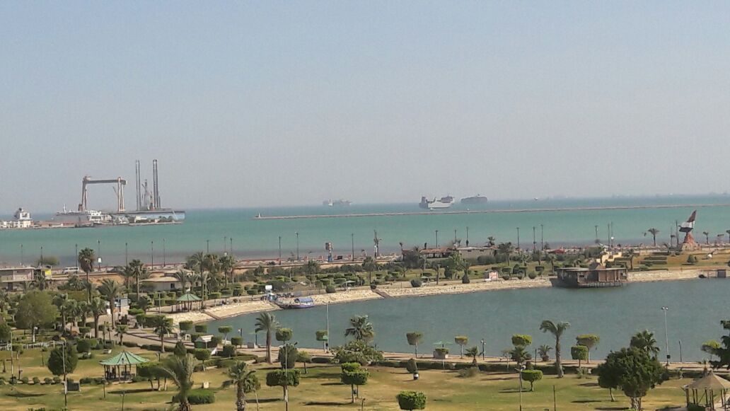 تداول 391 شاحنة بضائع و464 سيارة بموانئ البحر الأحمر