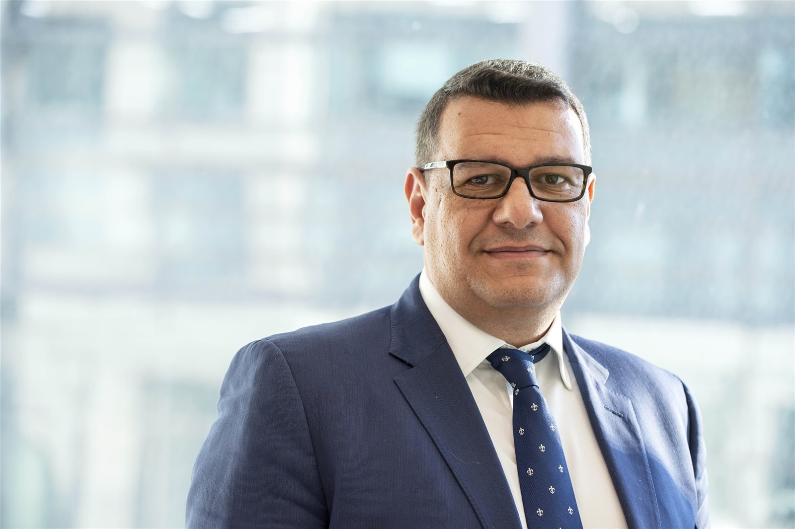 خالد حمزة نائب لمدير مكتب البنك الاوروبى لاعادة الاعمار 