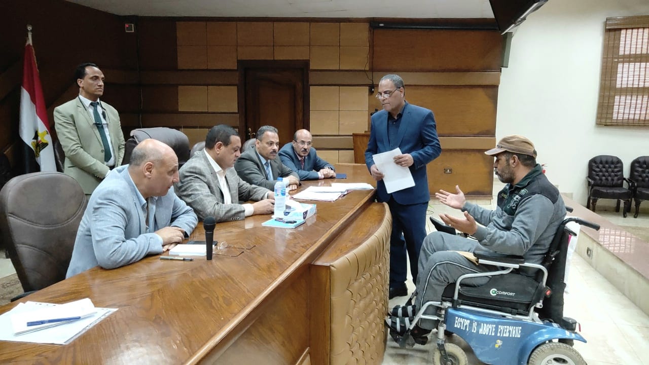 محافظ البحيرة يبحث مطالب 42 مواطن فى اللقاء الاسبوعى