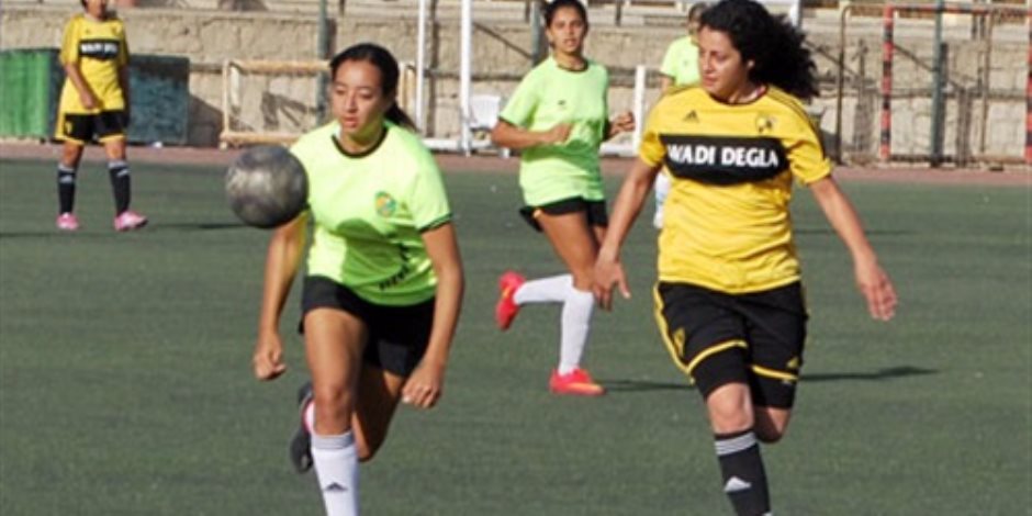 جانب من منافسات دورى كرة القدم للسيدات جانب من منافسات دورى كرة القدم للسيدات