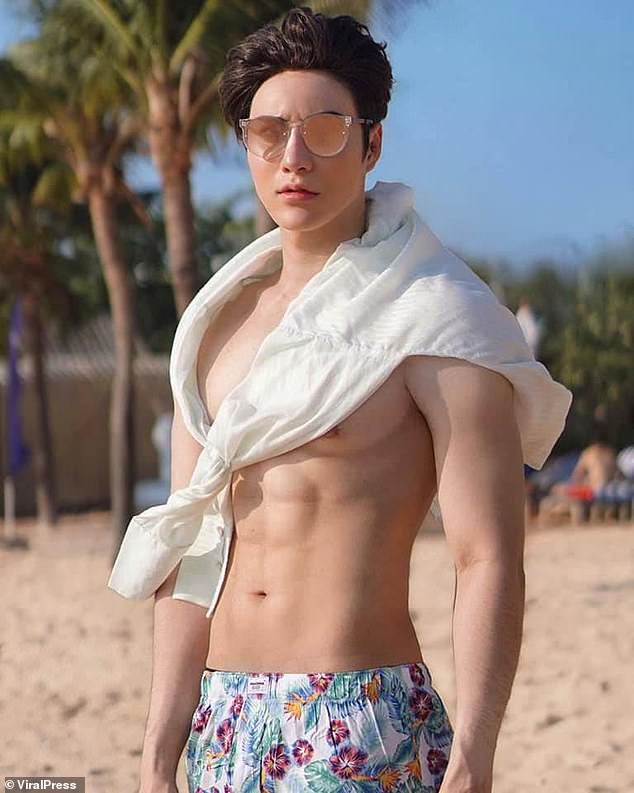 هوس الجمال مش بس للستات.. رجل يدفع 4000 دولار لـ six pack مز هوس الجمال مش بس للستات.. رجل يدفع 4000 دولار لـ six pack مز