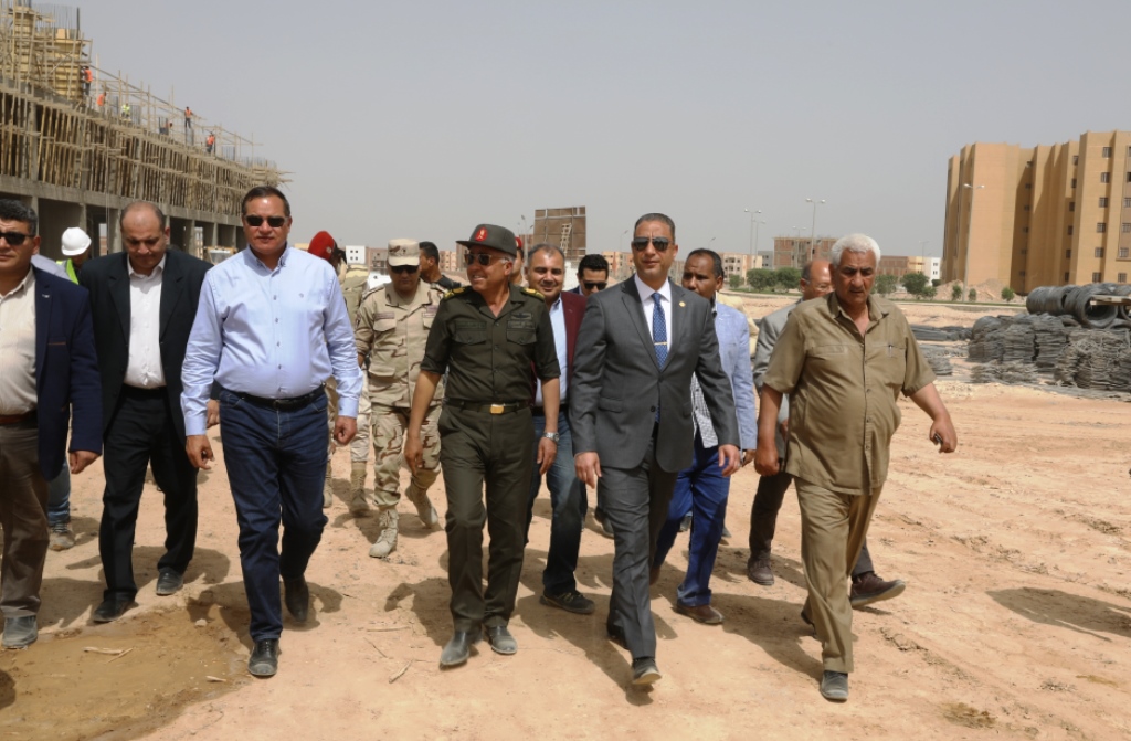 تفقد المستشفي الجامعي الجديد بسوهاج الجديدة