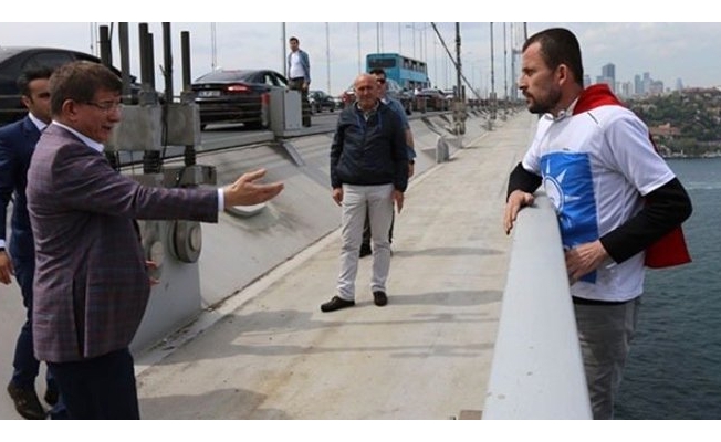 أوغلو والشاب التركي 