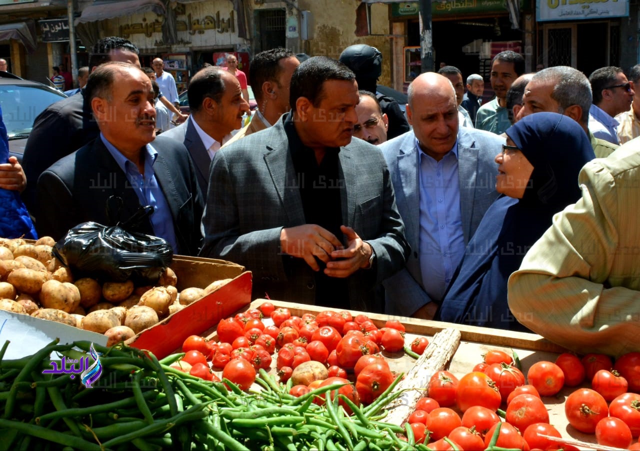 محافظ البحيرة يتفقد منافذ السلع الغذائية محافظ البحيرة يتفقد منافذ السلع الغذائية