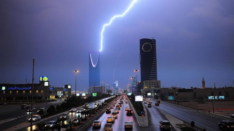 كيف احتفل السعوديون بـ أمطار الرياض