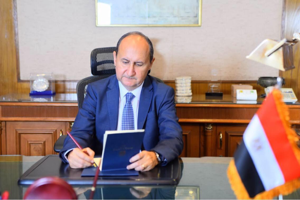 وزير التجارة و الصناعة 