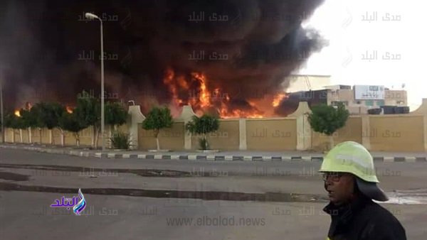 حريق ضخم شب فى مصنع اقلام شهير بمدينة بدر