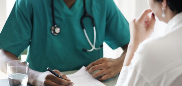 كشف الطبيب على المريضة كشف الطبيب على المريضة