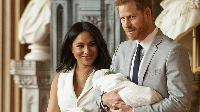 هاري وميجان مع طفلهما الأول
