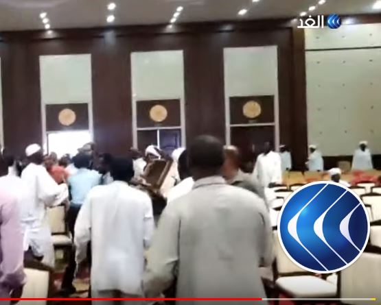 مشادة بالكراسى بين الأحزاب السودانية 