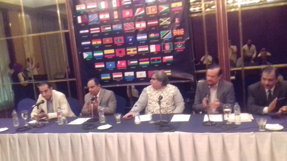جانب من توقيع عقد الرعاية جانب من توقيع عقد الرعاية