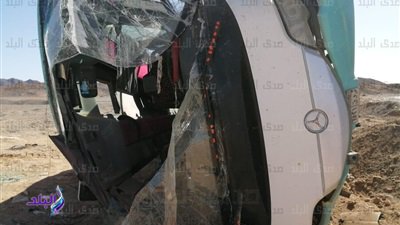 اصابة 4 اشخاص بحادث انقلاب سيارة ميكروباص.. أرشيفية