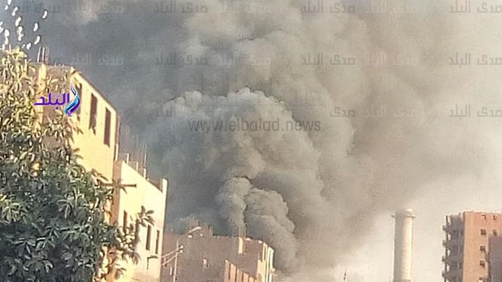 ننشر الصور الأولى لحادث حريق مصنعين للبلاستيك بشبرا الخيمة