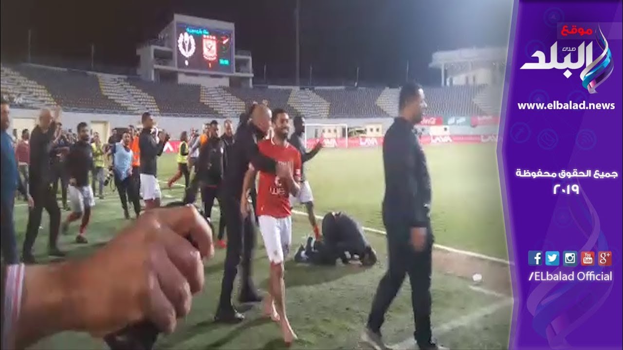 سيد عبد الحفيظ يسجد احتفالا بالفوز علي سموحه سيد عبد الحفيظ يسجد احتفالا بالفوز علي سموحه