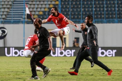 فرحة لاعبى الأهلى بالفوز على سموحة أمس