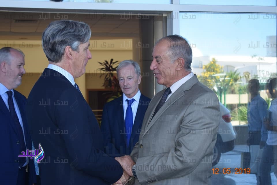 محافظ البحر الأحمر مع السفير البريطاني