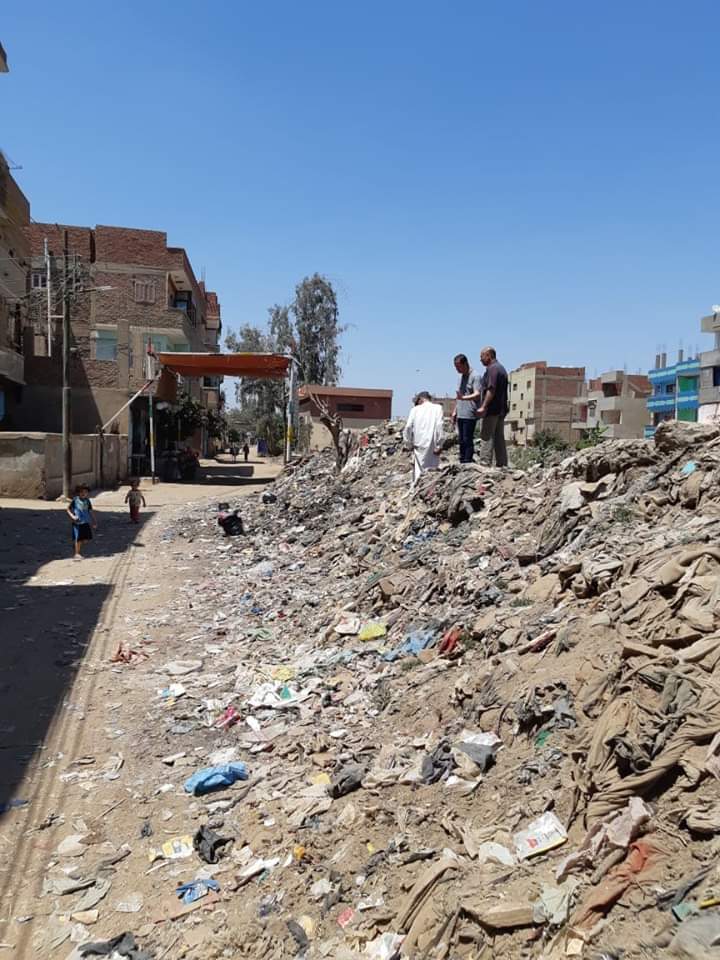 رفع 30 طن قمامة ومخلفات مباني من قرية اسطنها بالمنوفية رفع 30 طن قمامة ومخلفات مباني من قرية اسطنها بالمنوفية
