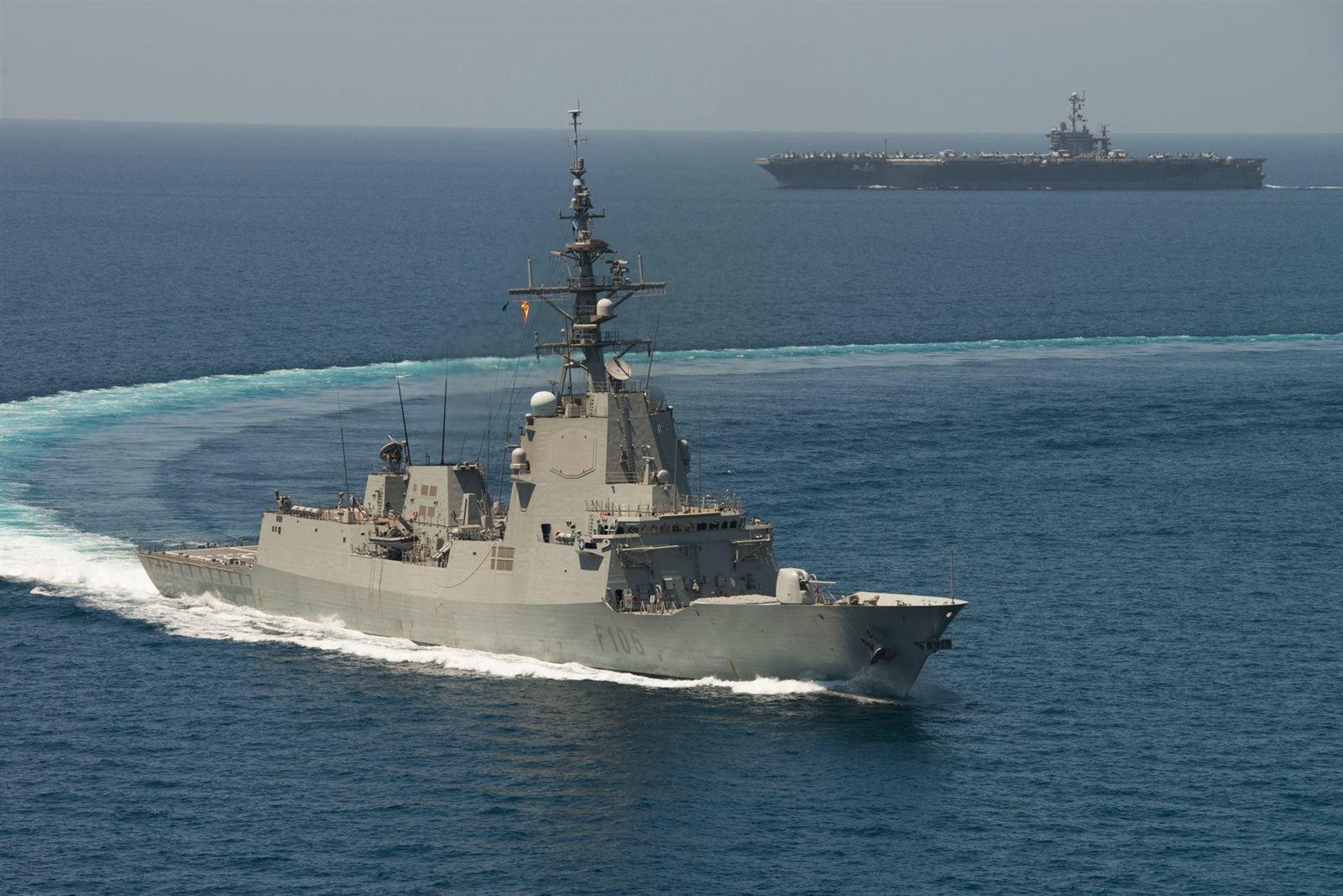 اسبانيا تسحب فرقاطتها المرافقة للسفن الأمريكية