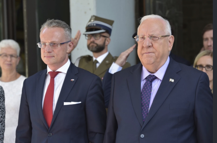 لهذا السبب بصق إسرائيلي على وجه السفير البولندي