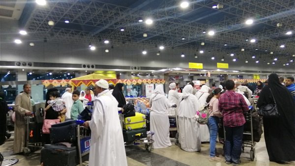 المعتمرين في مطار القاهرة المعتمرين في مطار القاهرة