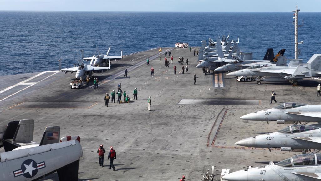 حاملة الطائرات الامريكية