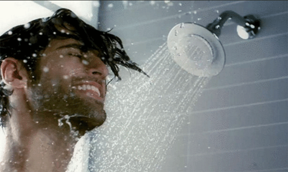 حكم التبرد بالماء أثناء الصيام