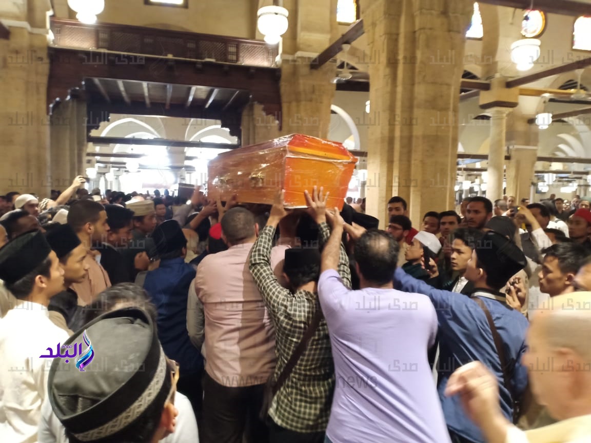 في مشهد مهيب.. الآلاف يودعون "شهيدة العلم" الإندونيسية في مشهد مهيب.. الآلاف يودعون "شهيدة العلم" الإندونيسية