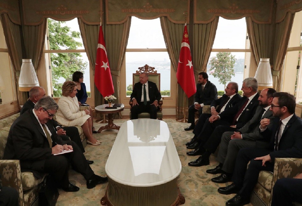 روسيا تبلغ أردوغان بقلقها من استمرار الهجمات على قاعدة حميمي