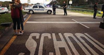 السيطرة على طالب مسلح