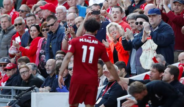 محمد صلاح رفقة جماهير ليفربول