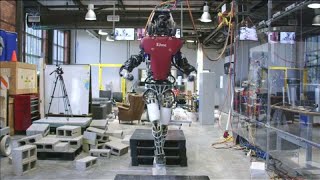 أول روبوت يسطتيع المشي علي الحبل