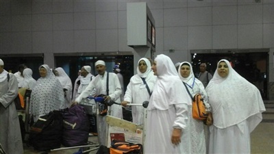 المعتمرين في مطار القاهرة 