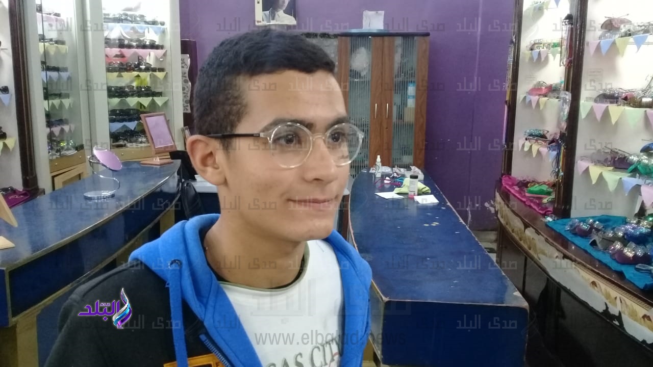 غضب بين أولياء الأمور وطلاب أولي ثانوي ببني سويف غضب بين أولياء الأمور وطلاب أولي ثانوي ببني سويف